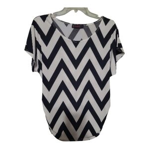 Annabelle Black and White Chevron Short Sleeve Top